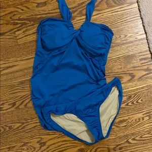 Pea in the Pod maternity tankini